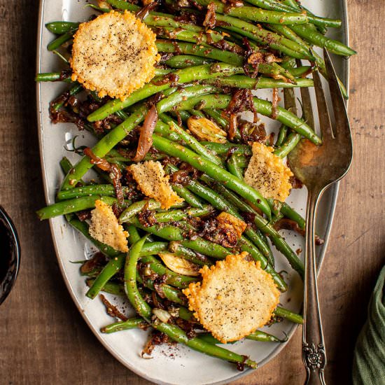 Sauteed green beans with parmesan
