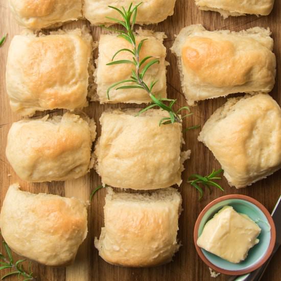 Vegan Dinner Rolls
