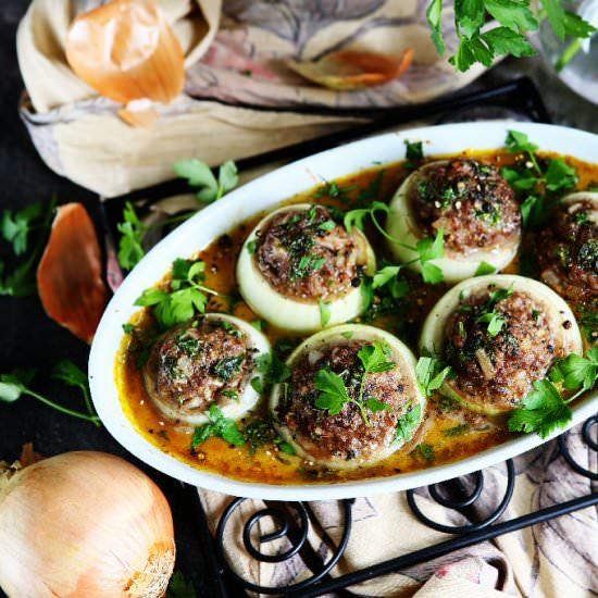 Baked Stuffed Onions with Ras El Ha