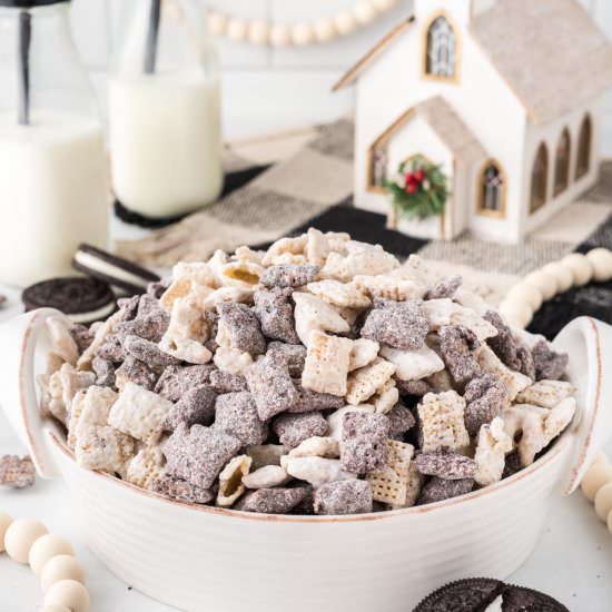 Cookies and Cream Muddy Buddies