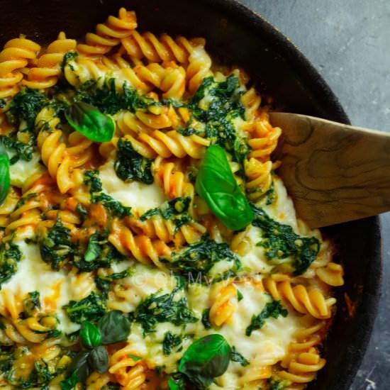 Cheesy Pesto & Tomato Sauce Pasta