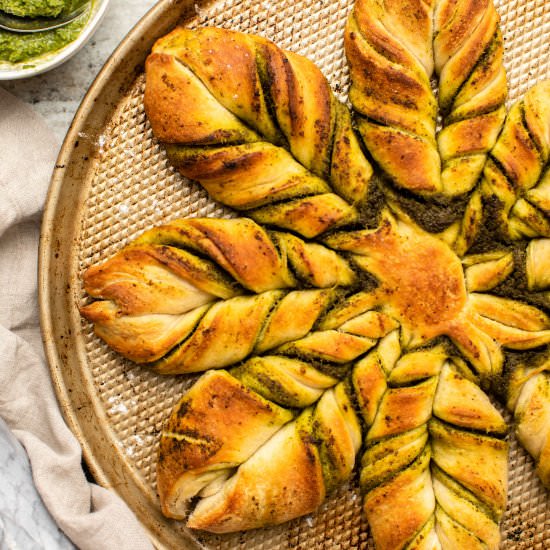 3 Ingredient Pesto Star Bread