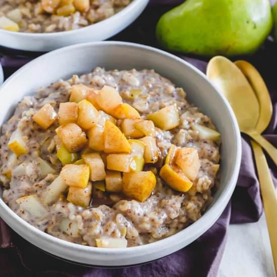 SPICED PEAR OATMEAL