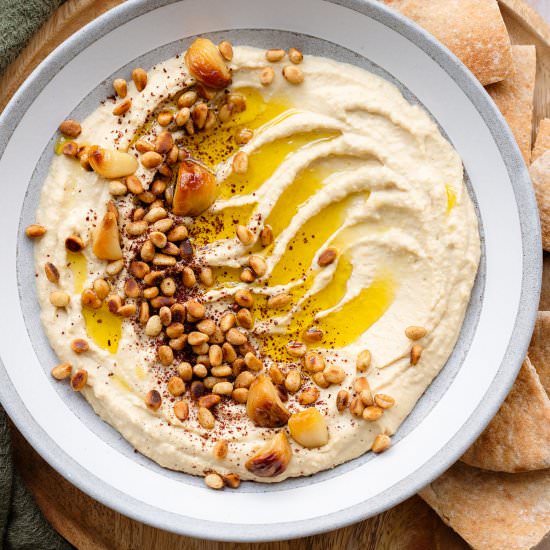 ROASTED GARLIC HUMMUS