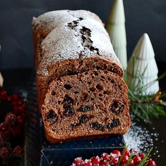 Fit gingerbread with a plum