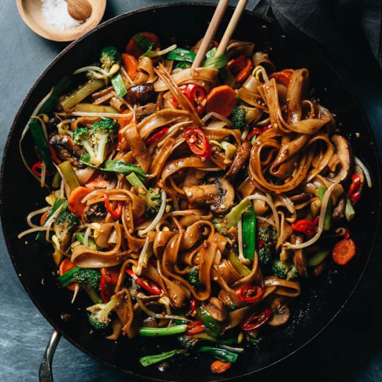 Vegetable Chow Fun (蔬菜炒河粉)