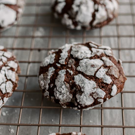Healthy Peppermint Crinkle Cookies