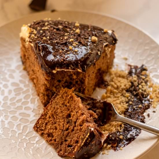Moist Chocolate Cream Cake