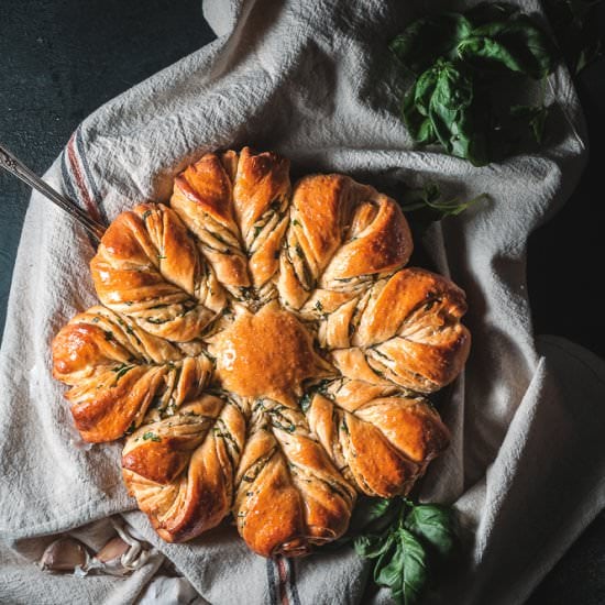 Garlic Parm & Herb Star Bread