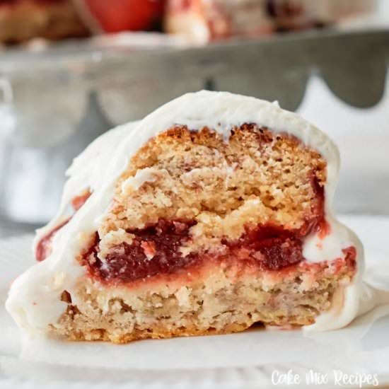 Easy Vanilla Cake with Strawberry