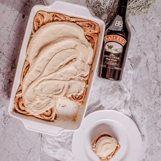 Cinnamon rolls with Baileys