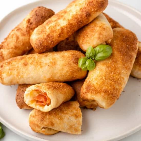 Easy Homemade Pepperoni Rolls