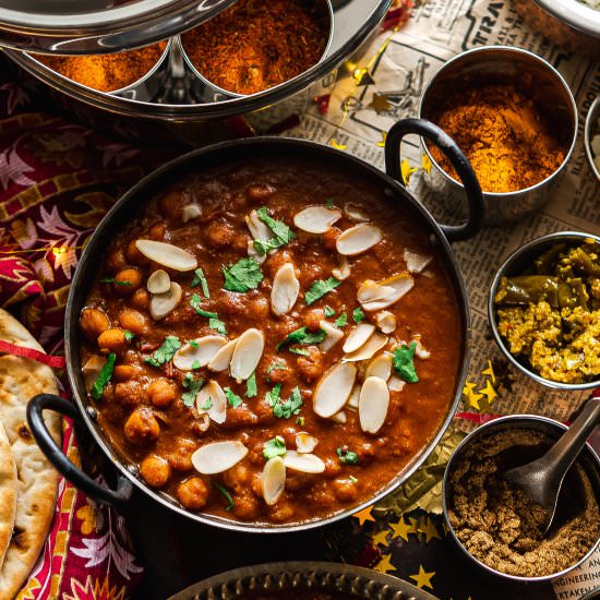 Vegan chickpea tikka masala curry