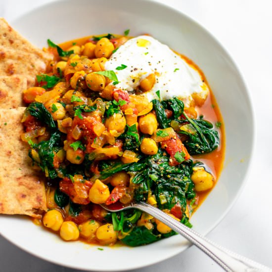 Skillet Chickpeas With Spinach And