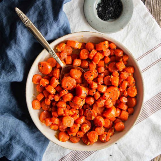 Honey Garlic Ginger Roasted Carrots