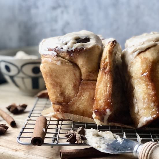 cinnamon rolls with chai frosting