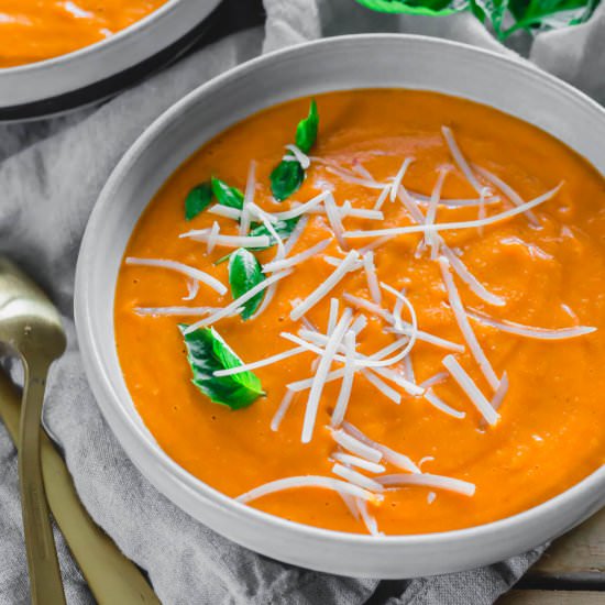 Easy Homemade Roasted Tomato Soup