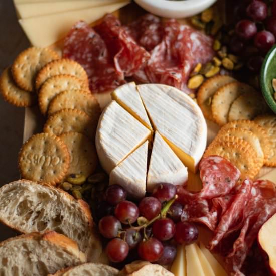How to Build a Cheese Board