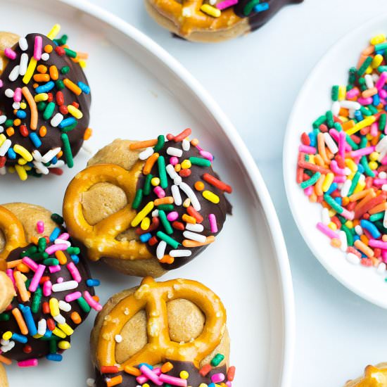 Chocoalte Dipped Pretzels