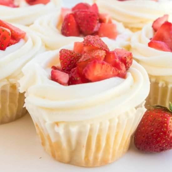 Sweet Strawberry Shortcake Cupcakes
