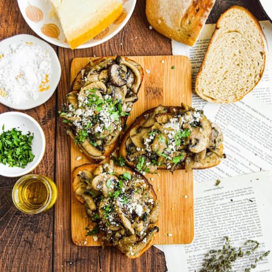 Mushrooms on toast