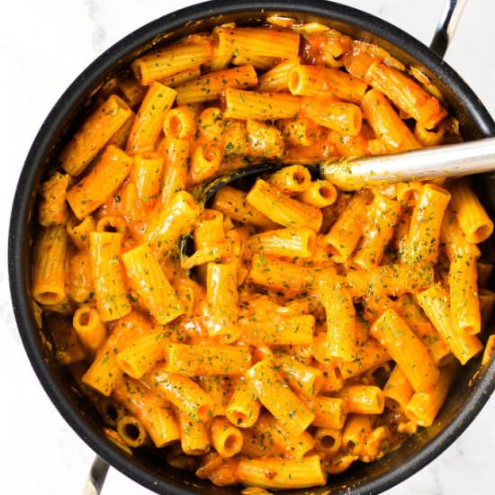 One Pot Cheesy Chicken Pasta
