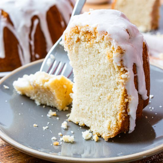 Vegan Pound Cake (Vanilla Almond)