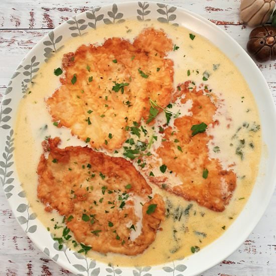 Milanesas in creamy sauce