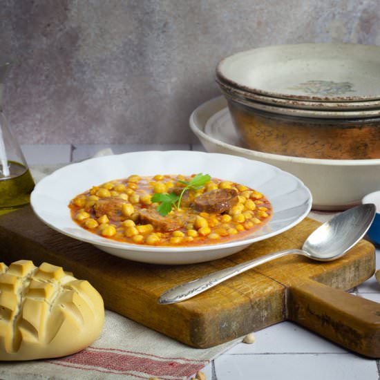 GARBANZOS CON CHORIZO