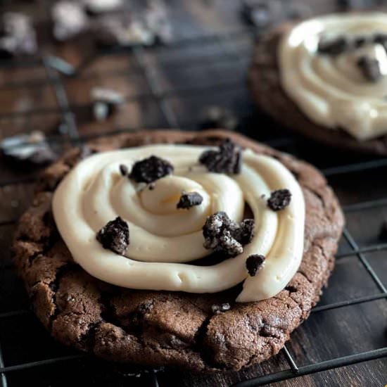 Chocolate Oreo Crumbl Cookies