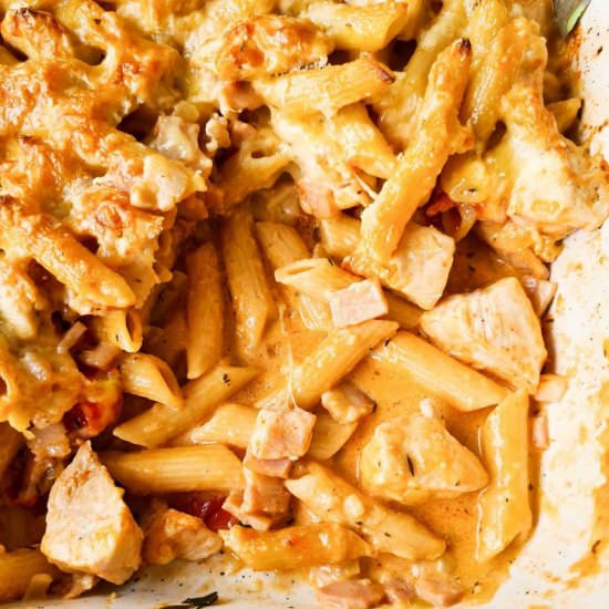 Creamy chicken and bacon pasta bake
