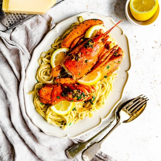 Lemon Garlic Creamy Lobster Pasta