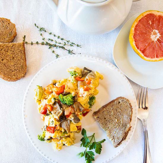 Healthy Breakfast Veggie Scramble