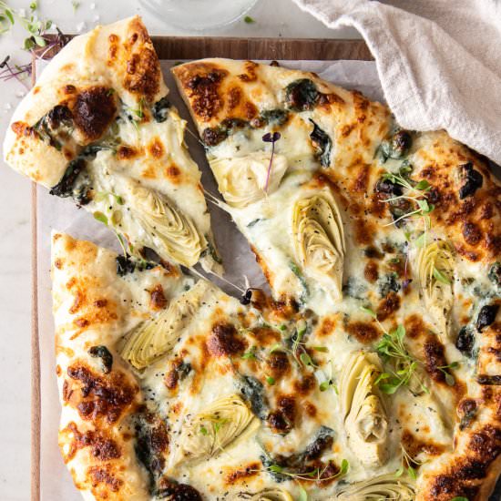 artichoke pizza with spinach cream