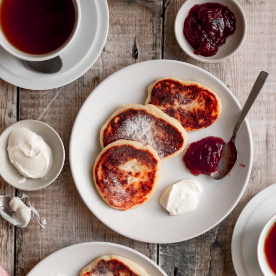 Syrniki – Ukrainian Cheese Pancakes