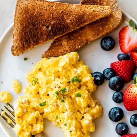 Scrambled Eggs with Cottage Cheese