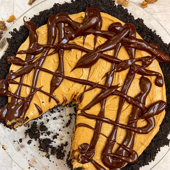 Peanut Butter Oreo Pie (No-Bake!)
