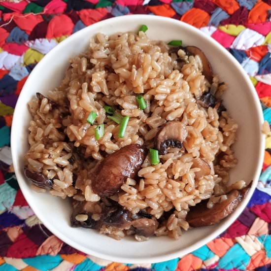 Brown rice with mushrooms