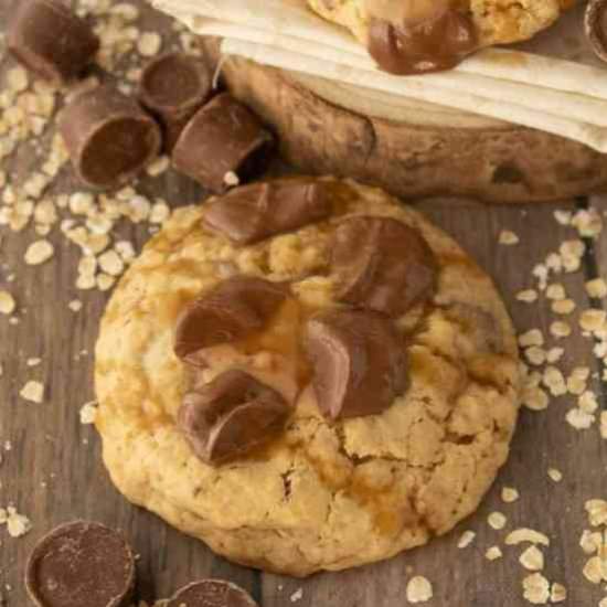Crumbl Oatmeal Rolo Cookies