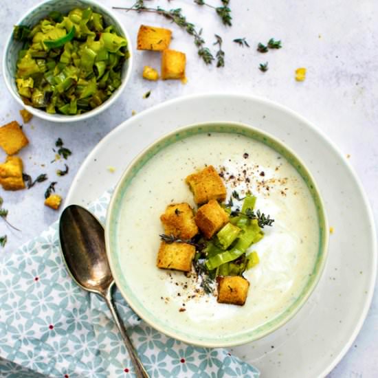 VEGAN LEEK & POTATO SOUP