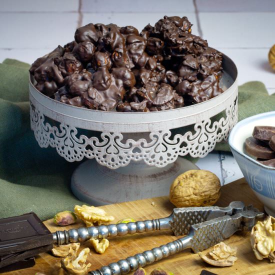 ROCAS DE CHOCOLATE Y FRUTOS SECOS