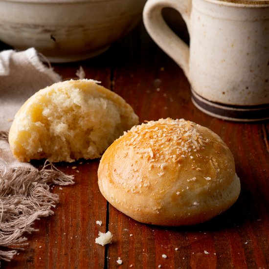 Leavened coconut bread
