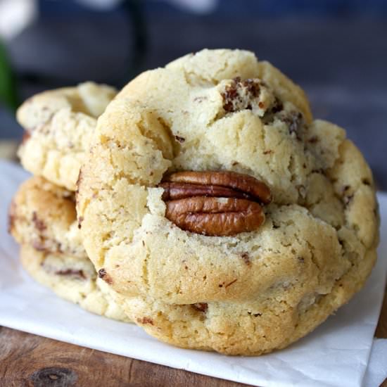 Pecan and chocolate cookies