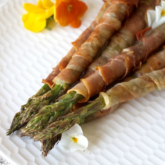 Prosciutto wrapped asparagus