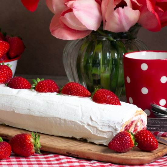 BRAZO DE FRESAS CON NATA