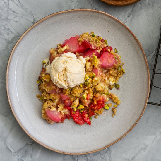 Pear Raspberry Chocolate Crumble