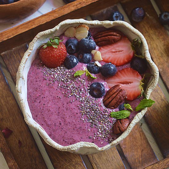 Berry Banana Smoothie Bowl