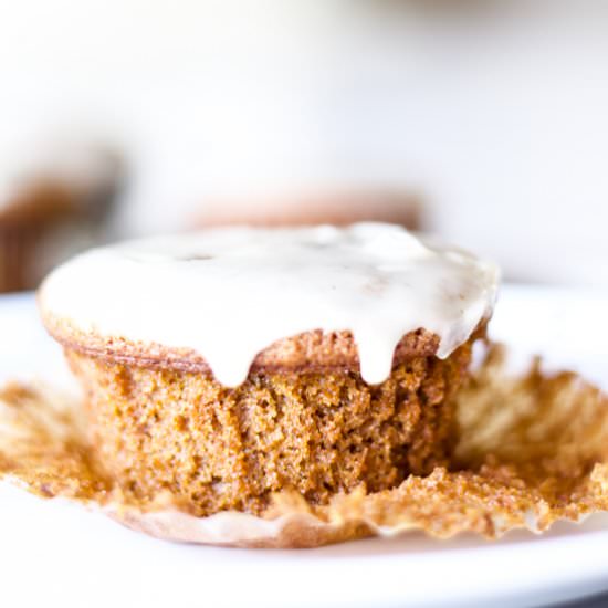 maple glazed gingerbread cupcakes