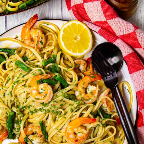 Easy Garlic Butter Shrimp Linguine