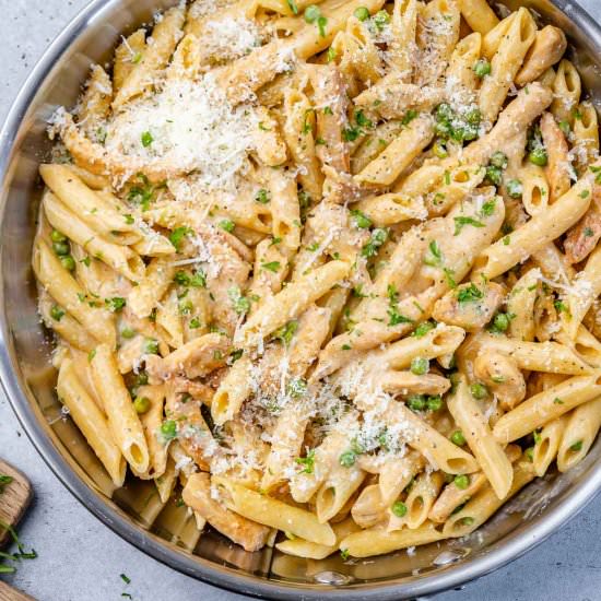 HEALTHY CHICKEN CARBONARA PASTA